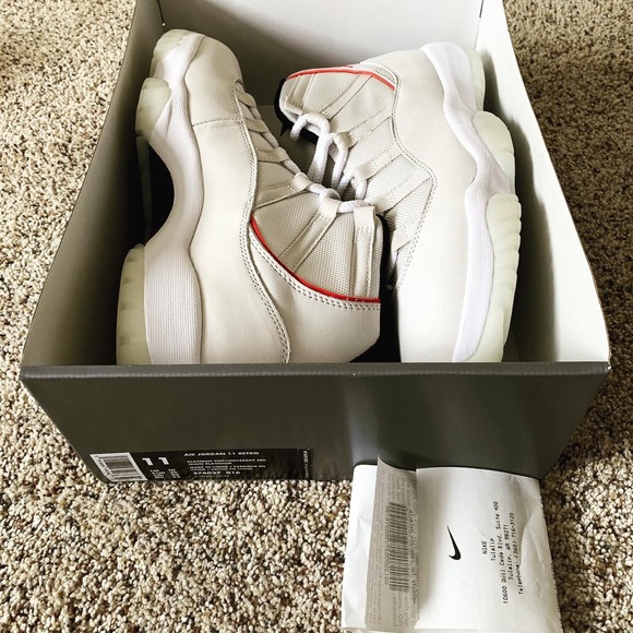 Air Jordan 11 Platinum Tint DS Size 11 - Picture 4 of 4